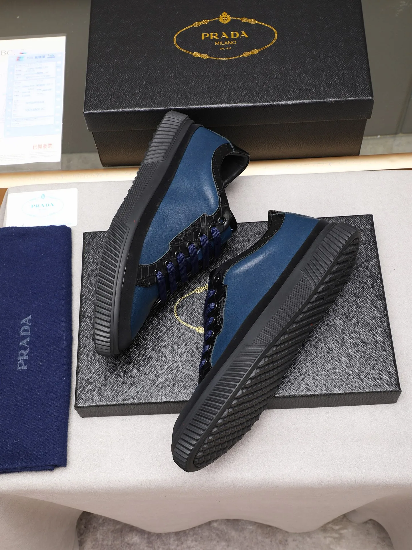 Men's shoes💰420💰 Brand: PRADA (Prada) Standard code: Men's code 38–44 (45 can be customized) Material: Original cowhide, breathable sheep lining Special outsole Style category: Men's fashionable casual sneakers Low-key luxury! Color: actual picture color